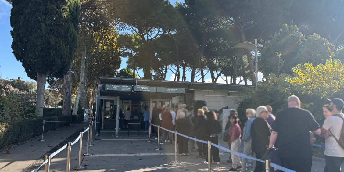 Guichets de vente des billets pour la visite du site de Pompéi.