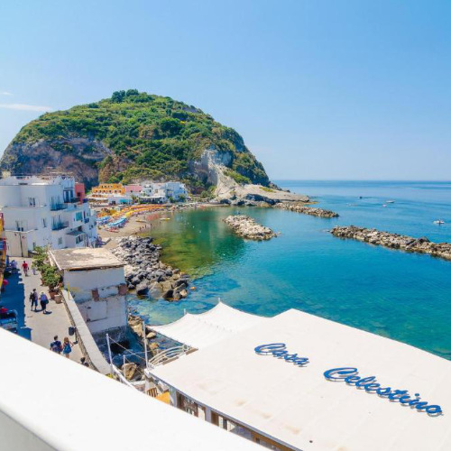 Vue sur la baie de Sant'Angelo depuis Casa Celestino.