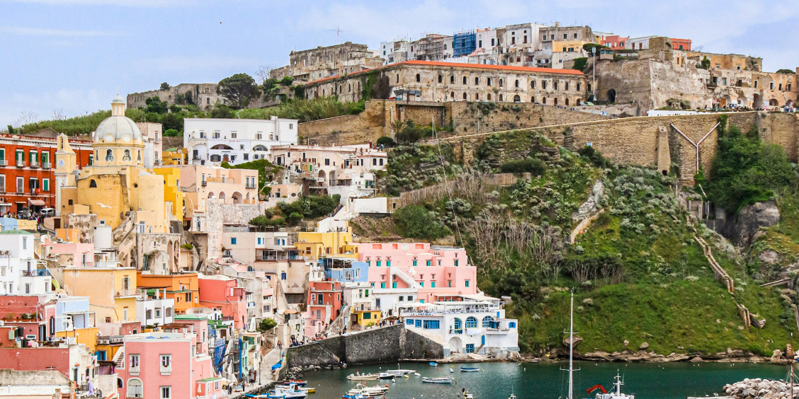 Maisons colorées de la Corricella à Procida.