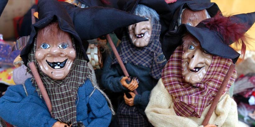 Poupées de la Befana pour l’Épiphanie à Sorrente.