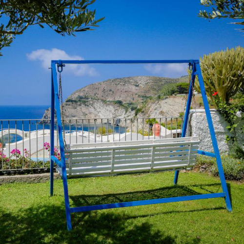 Balançoire vue mer à l'Hôtel Casa Adolfo.