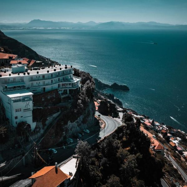 Hotel Le Rocce à Agerola perché sur la Côte Amalfitaine avec vue spectaculaire sur la mer.