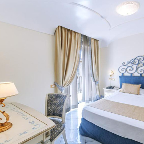 Chambre élégante à l'Hôtel Nettuno Ischia.