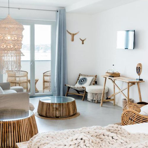 Suite élégante à la décoration naturelle à l'Hôtel San Michele.
