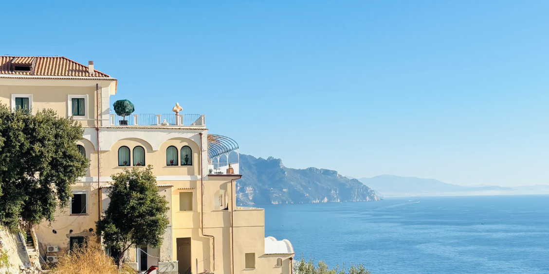 Maison panoramique à Vettica Minore avec vue sur la mer de la Côte Amalfitaine.