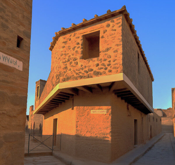 Bâtiment du Lupanar à Pompéi au coucher du soleil, situé au croisement de deux rues antiques.
