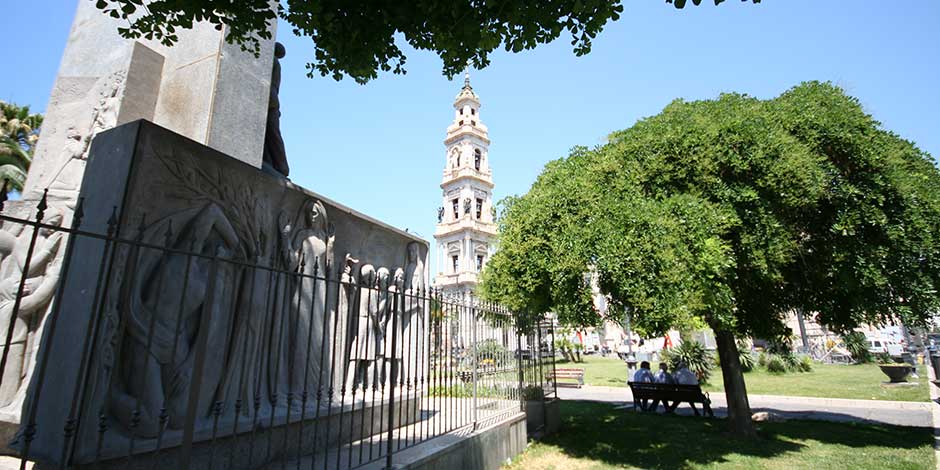 Monument et clocher du Sanctuaire de Pompéi.