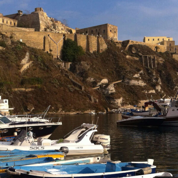 Charme authentique et beautés de l'île de Procida