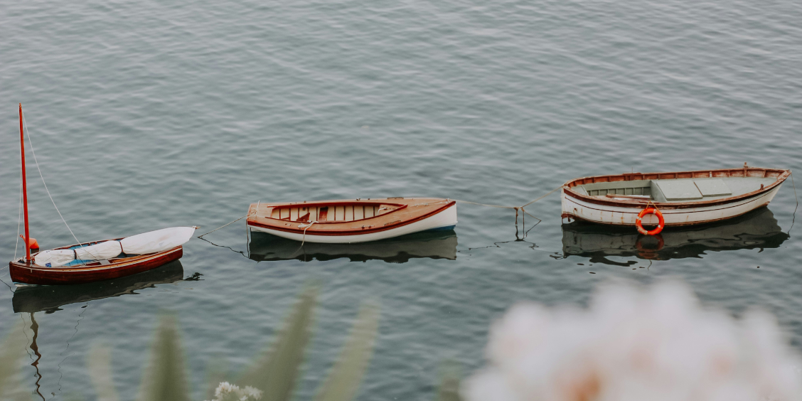 Barques de pêcheurs amarrées à Procida.