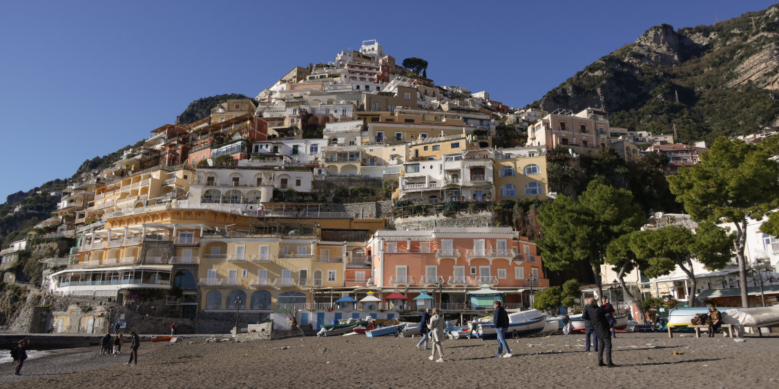 Plage de Positano dégagée avec très peu de monde en dehors de la haute saison.