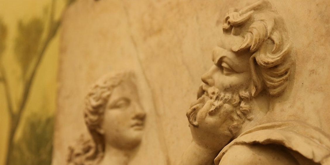 Détail de sculpture dans la chapelle Sansevero à Naples, art baroque et figures en marbre.
