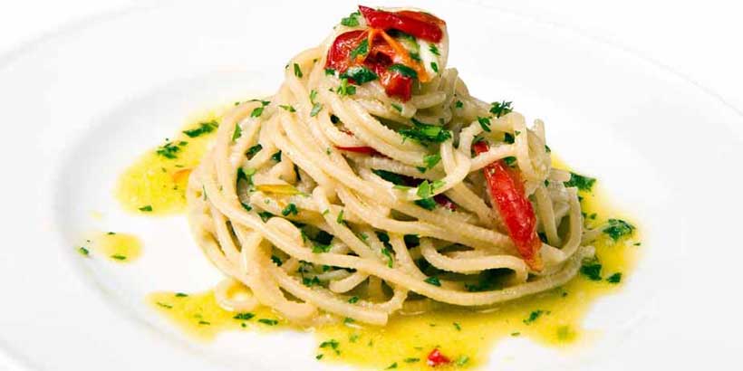 Spaghetti aglio e olio avec ail, huile d’olive et piment.