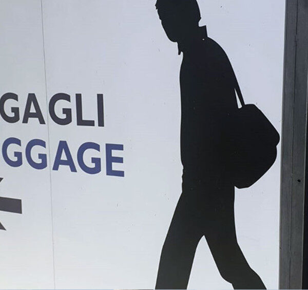 Panneau de signalisation pour la consigne à bagages (Luggage) à Pompéi.