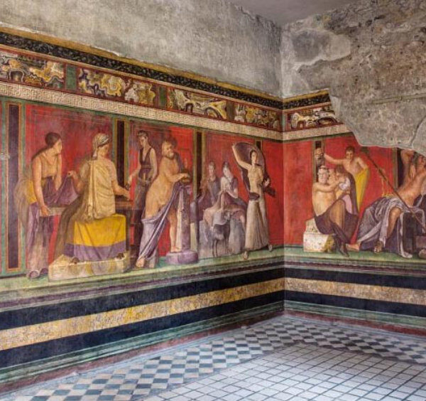 Fresques murales antiques richement colorées à l'intérieur de la Villa des Mystères.