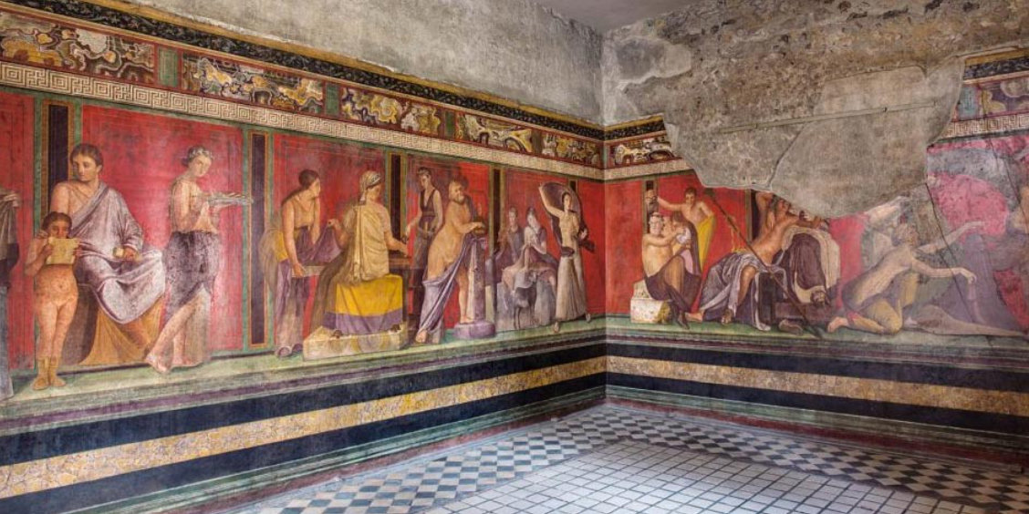 Fresques murales antiques richement colorées à l'intérieur de la Villa des Mystères.